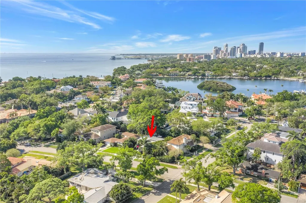 209 Bandera Way NE St Petersburg FL 33704