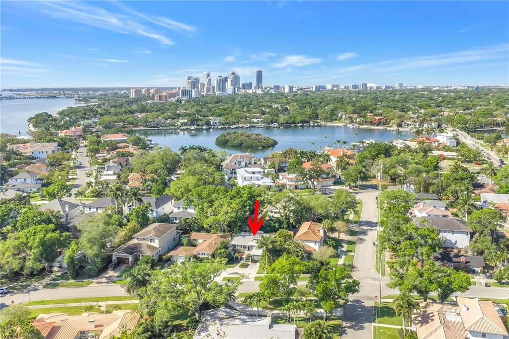 209 Bandera Way NE St Petersburg FL 33704