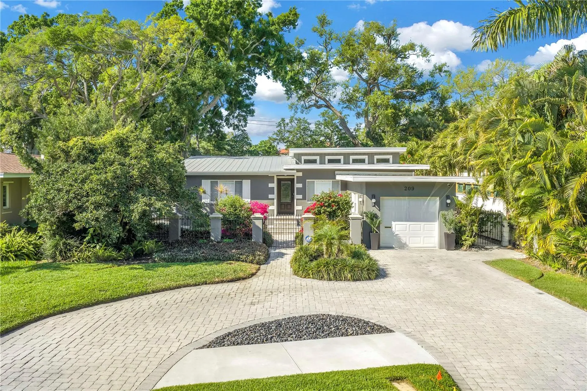 209 Bandera Way NE St Petersburg FL 33704