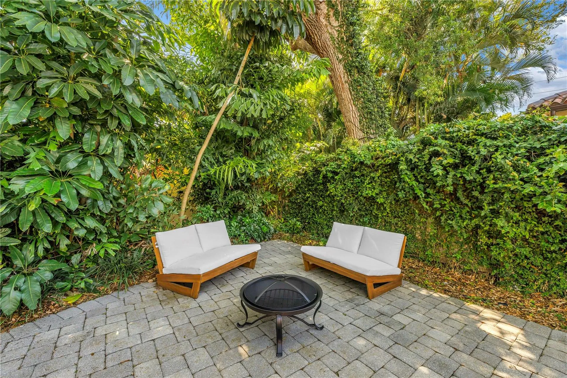 209 Bandera Way NE St Petersburg FL 33704