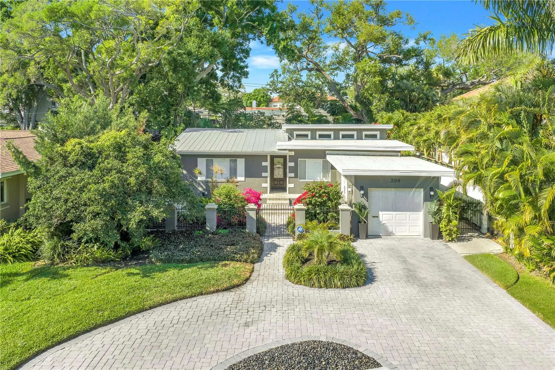 209 Bandera Way NE St Petersburg FL 33704