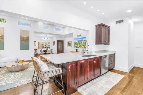 209 Bandera Way NE St Petersburg FL 33704