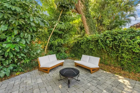 209 Bandera Way NE St Petersburg FL 33704