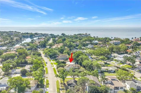 209 Bandera Way NE St Petersburg FL 33704