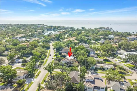 209 Bandera Way NE St Petersburg FL 33704
