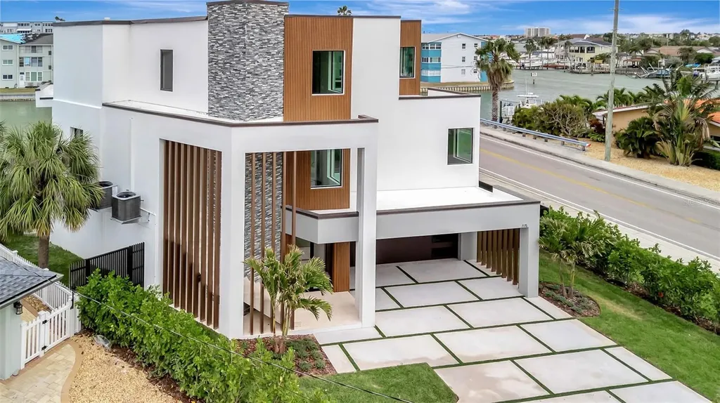 7176 S Shore Drive S St Petersburg FL 33707