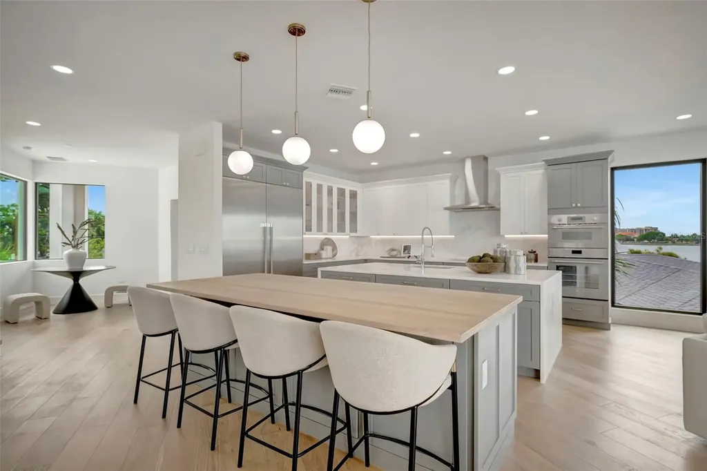 7176 S Shore Drive S St Petersburg FL 33707