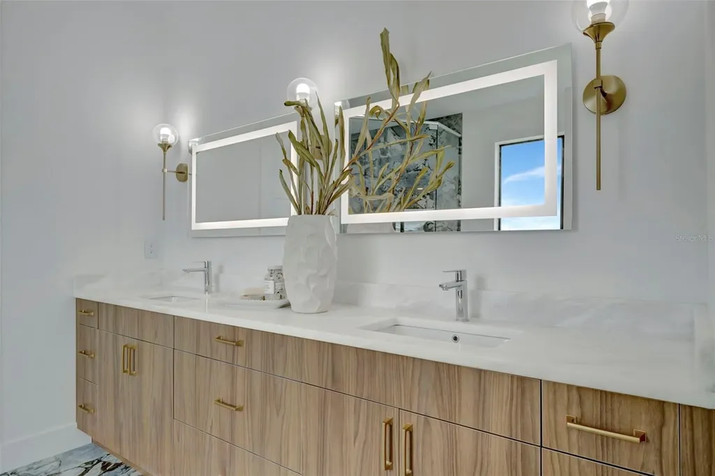 7176 S Shore Drive S St Petersburg FL 33707