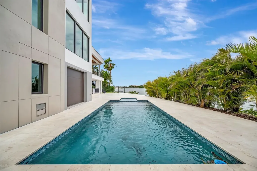 7176 S Shore Drive S St Petersburg FL 33707