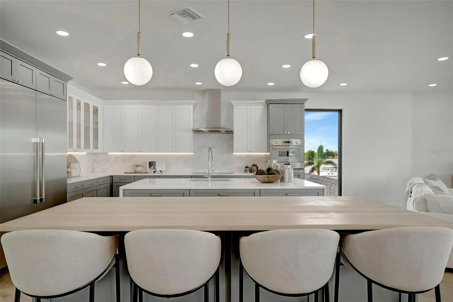 7176 S Shore Drive S St Petersburg FL 33707