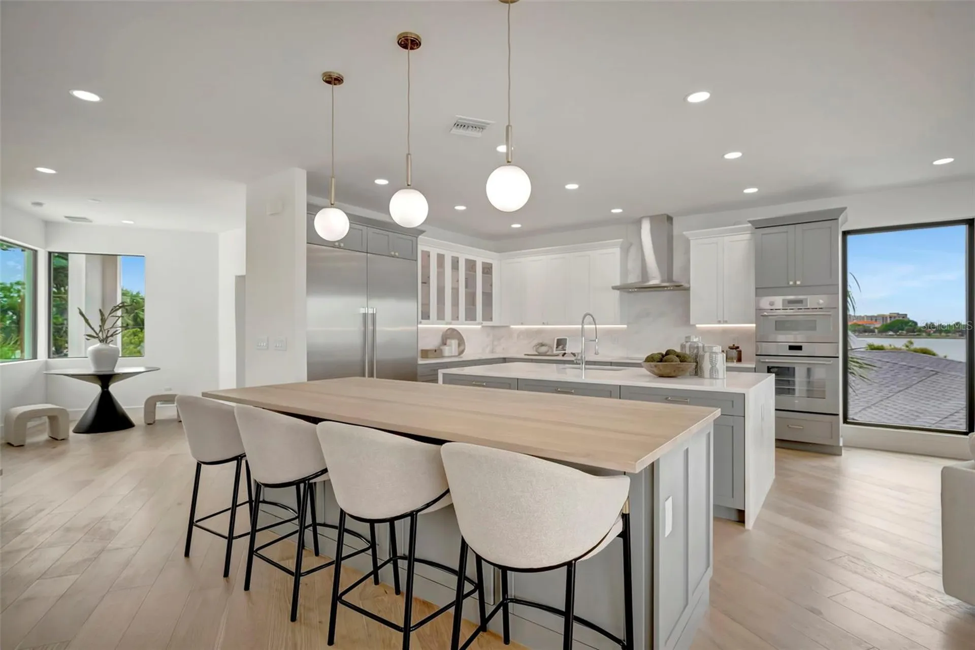 7176 S Shore Drive S St Petersburg FL 33707
