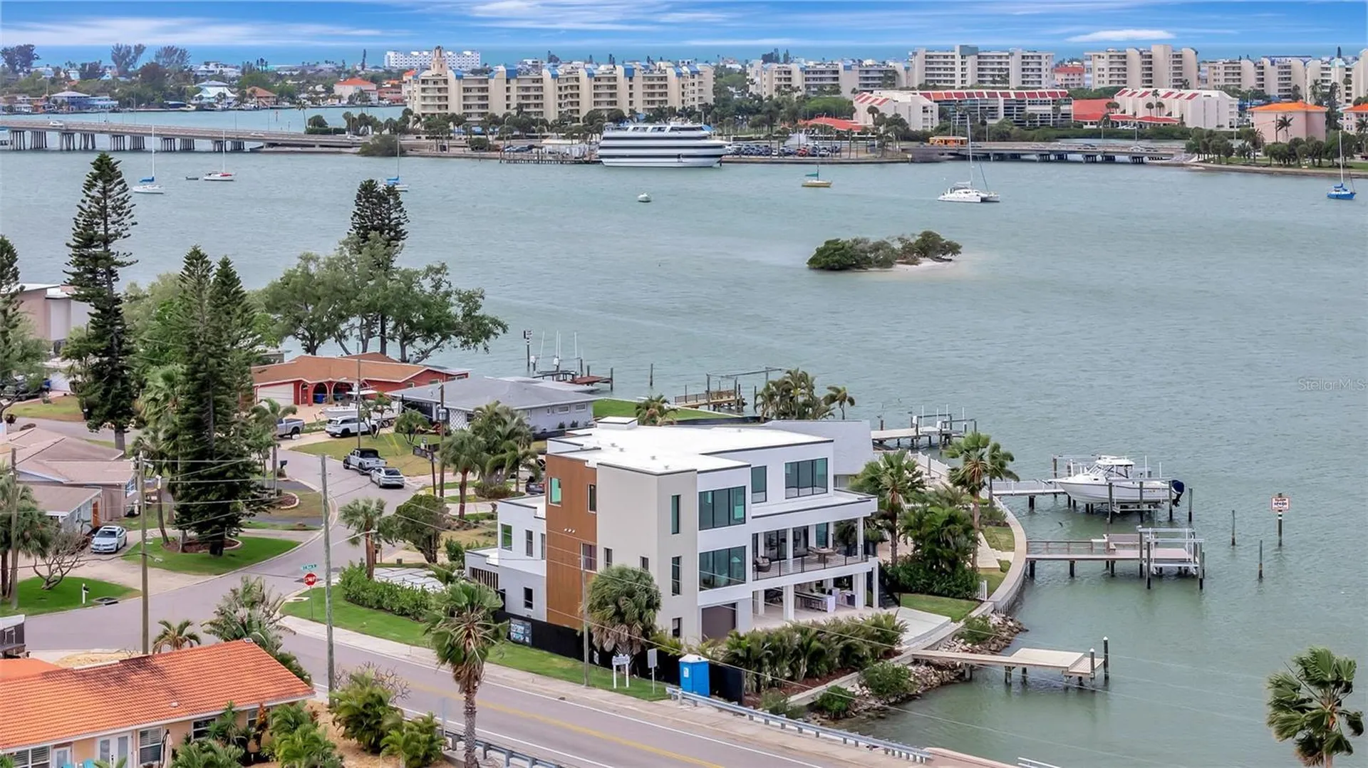 7176 S Shore Drive S St Petersburg FL 33707