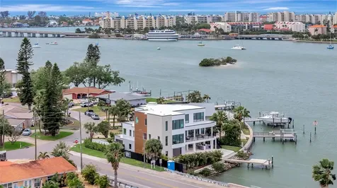 7176 S Shore Drive S St Petersburg FL 33707