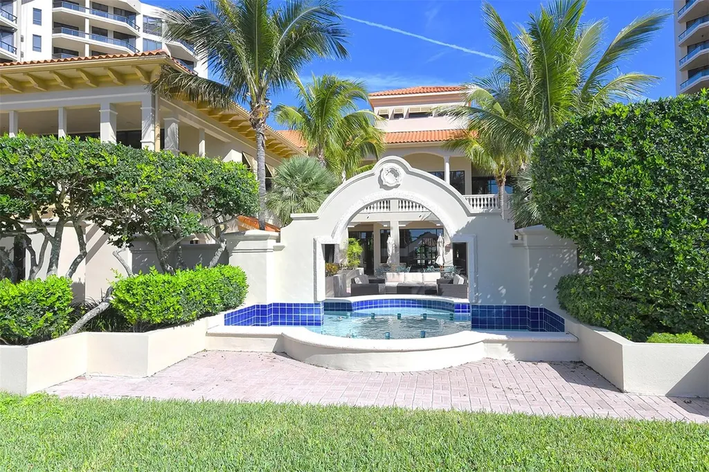 1281 Gulf Of Mexico Drive Longboat Key FL 34228