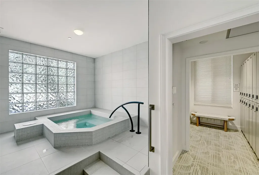 1281 Gulf Of Mexico Drive Longboat Key FL 34228