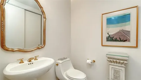 1281 Gulf Of Mexico Drive Longboat Key FL 34228