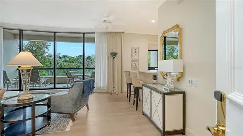 1281 Gulf Of Mexico Drive Longboat Key FL 34228