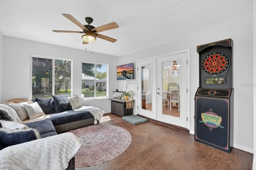 1523 Lakeside Drive Deland FL 32720