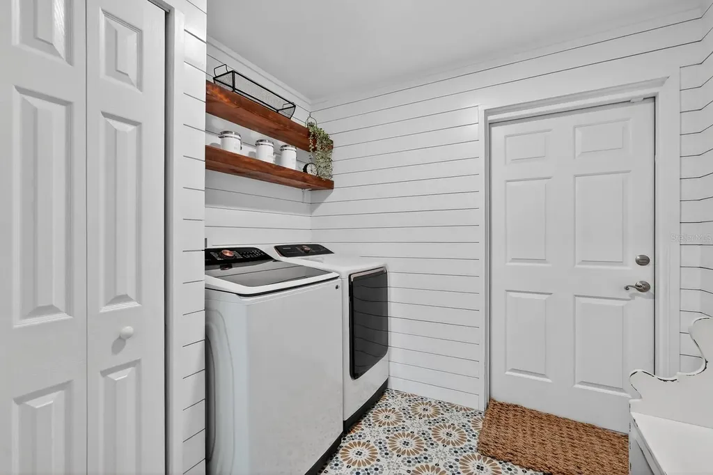 1523 Lakeside Drive Deland FL 32720