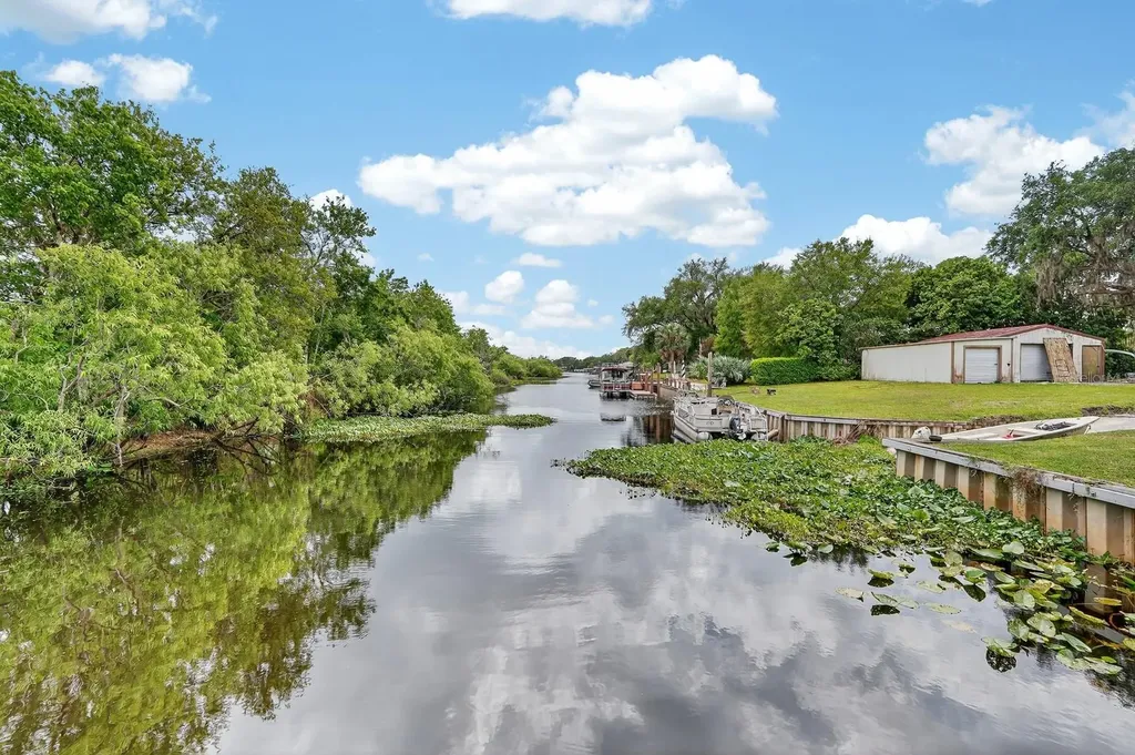 1523 Lakeside Drive Deland FL 32720