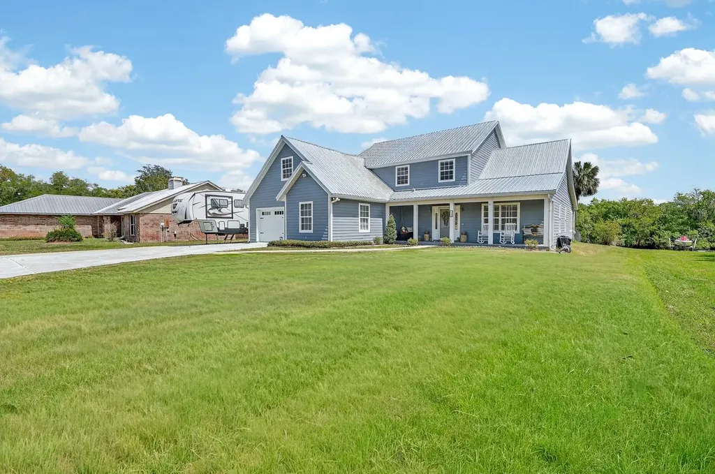 1523 Lakeside Drive Deland FL 32720