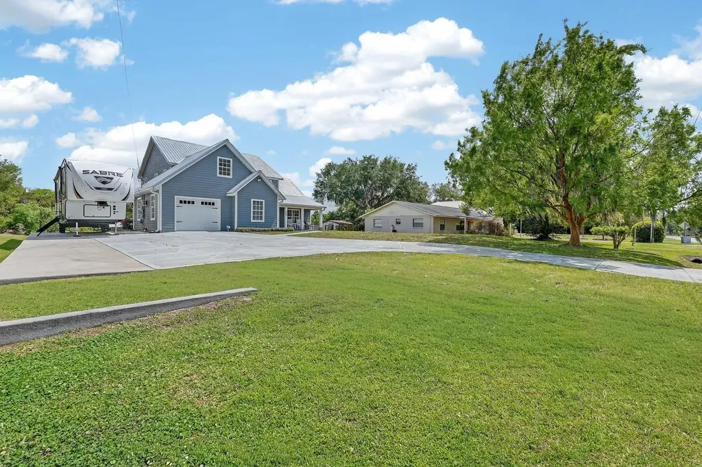 1523 Lakeside Drive Deland FL 32720