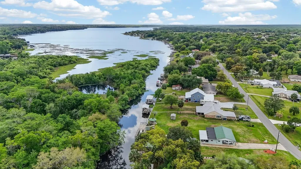1523 Lakeside Drive Deland FL 32720