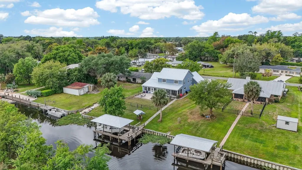 1523 Lakeside Drive Deland FL 32720
