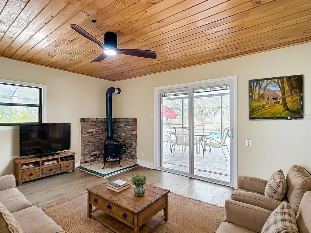 216 Corbett Road Lithia FL 33547