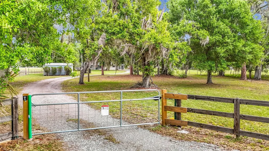 216 Corbett Road Lithia FL 33547
