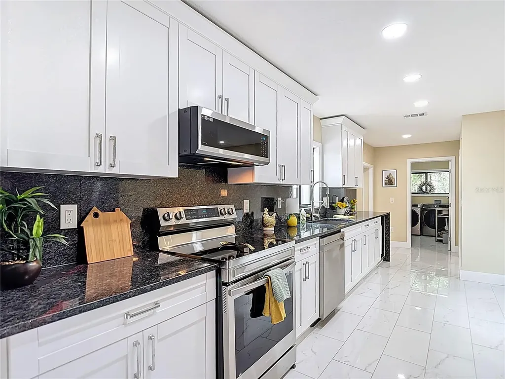 216 Corbett Road Lithia FL 33547