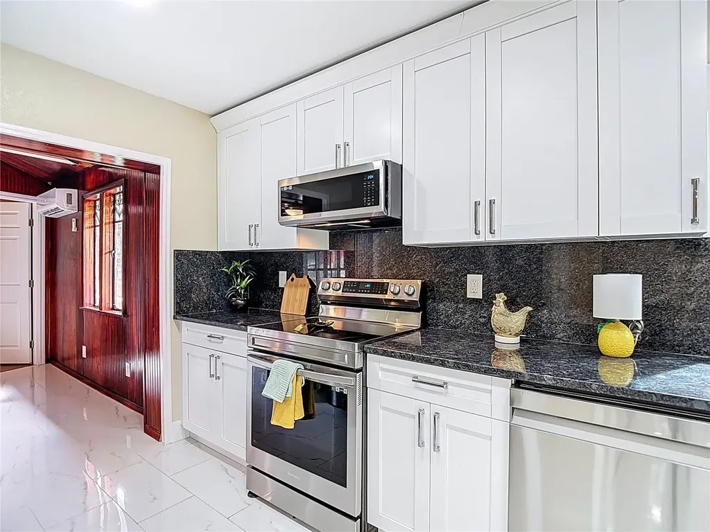 216 Corbett Road Lithia FL 33547
