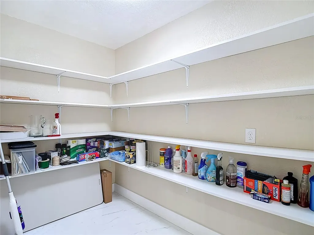 216 Corbett Road Lithia FL 33547