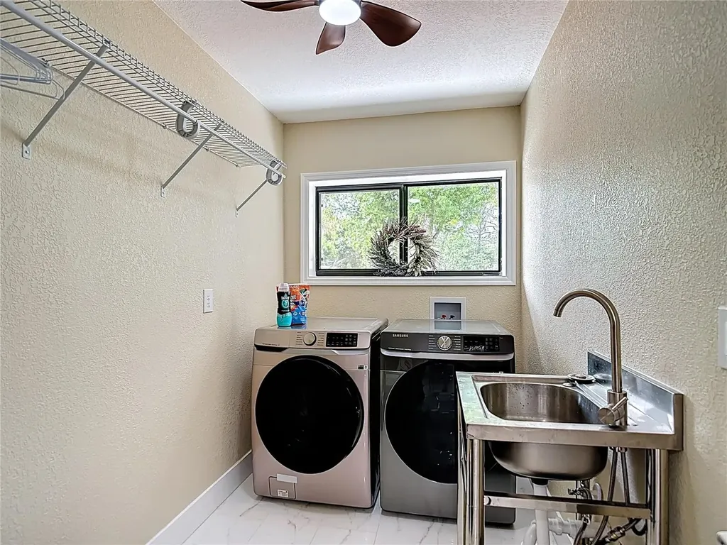 216 Corbett Road Lithia FL 33547