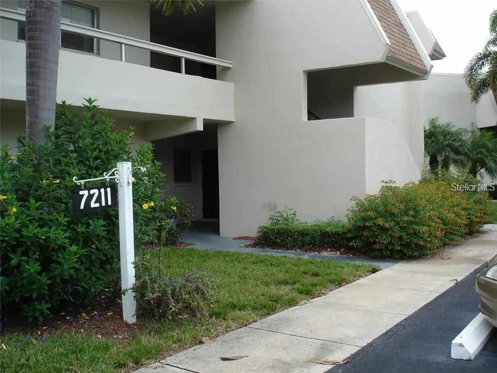 7211 W Country Club Drive N Sarasota FL 34243