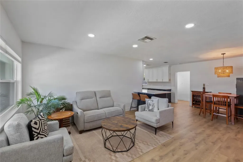 1715 Thomas Drive Clearwater FL 33759