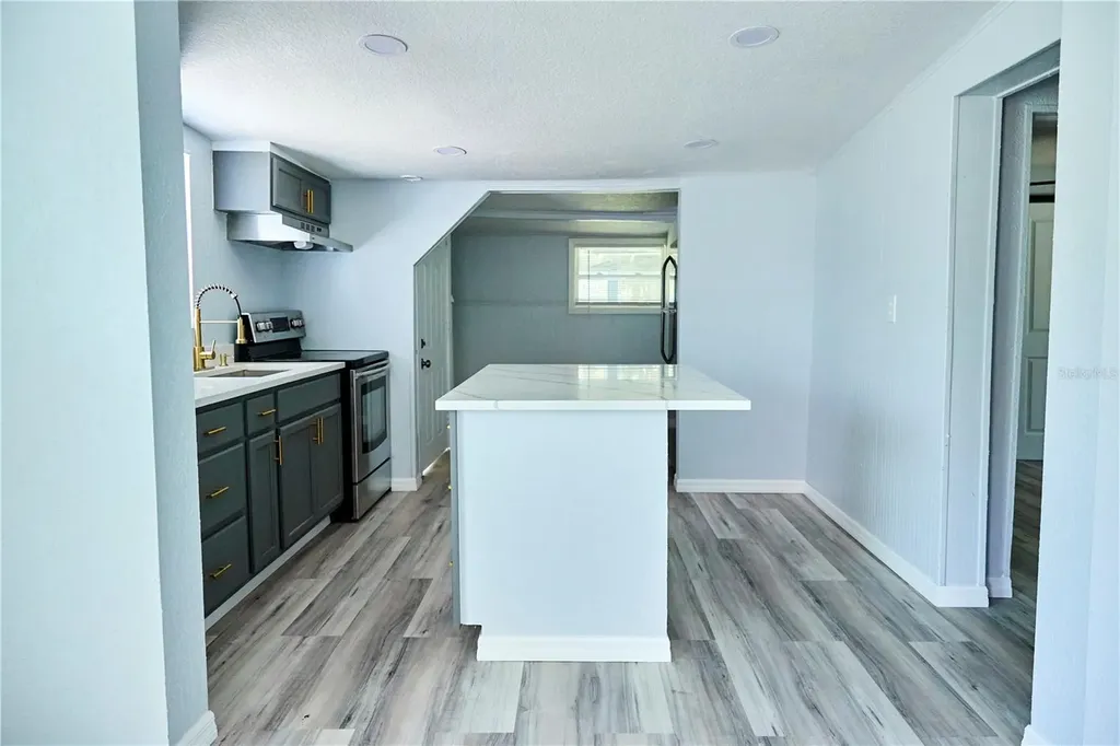 3917 E Hanna Avenue Tampa FL 33610
