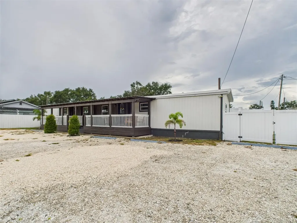 221 1st Street Davenport FL 33837
