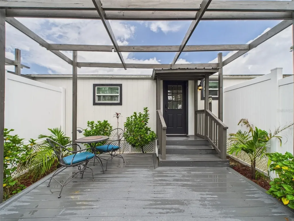 221 1st Street Davenport FL 33837