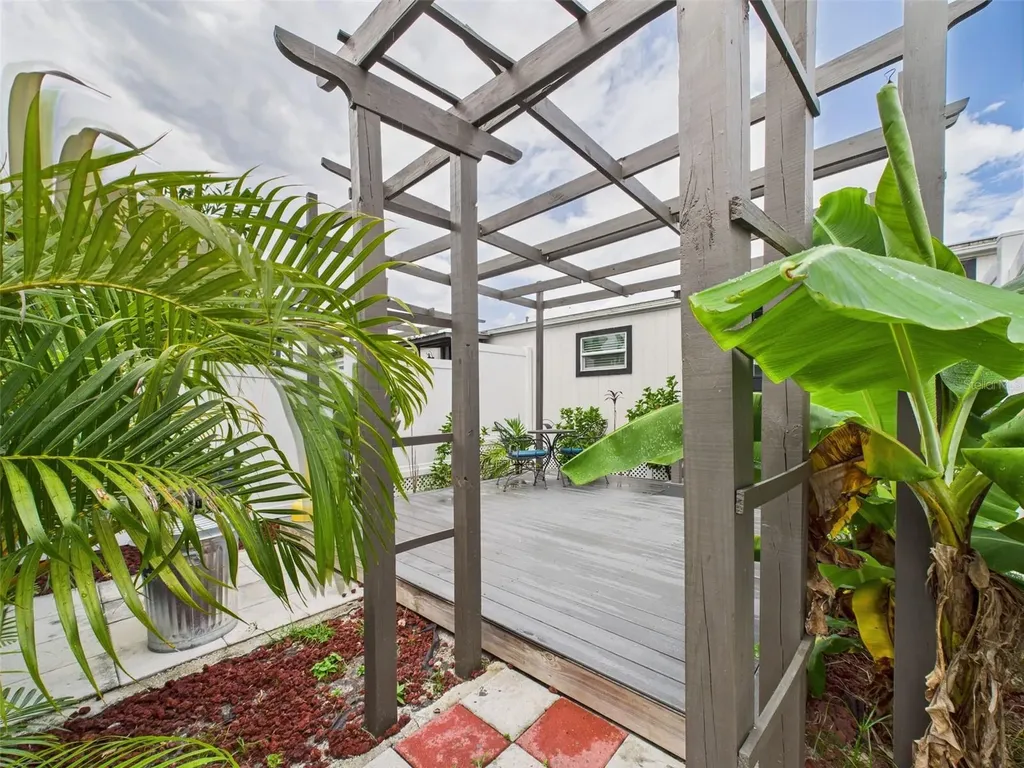 221 1st Street Davenport FL 33837