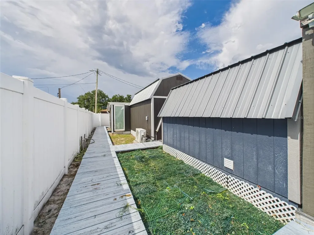 221 1st Street Davenport FL 33837