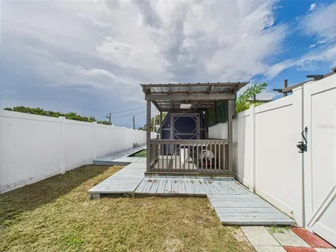 221 1st Street Davenport FL 33837