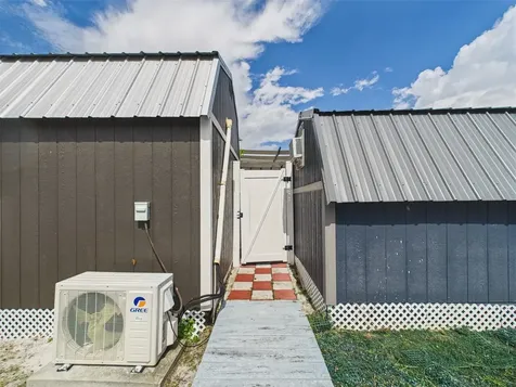 221 1st Street Davenport FL 33837