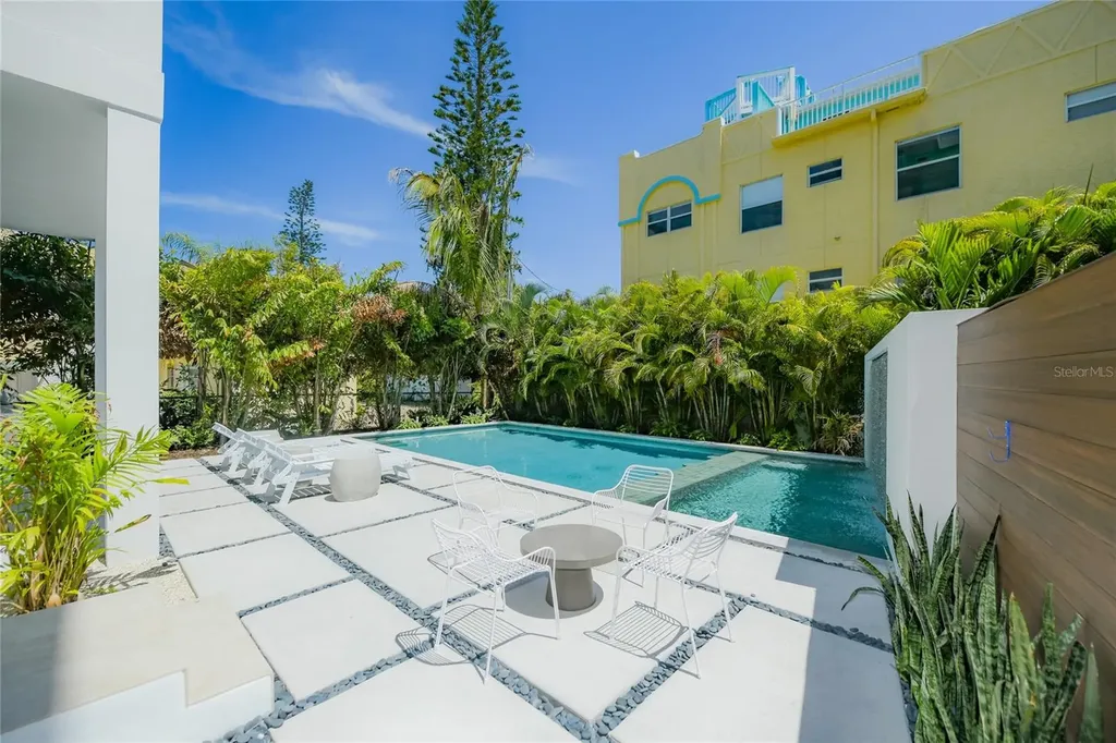 329 Beach Road Sarasota FL 34242