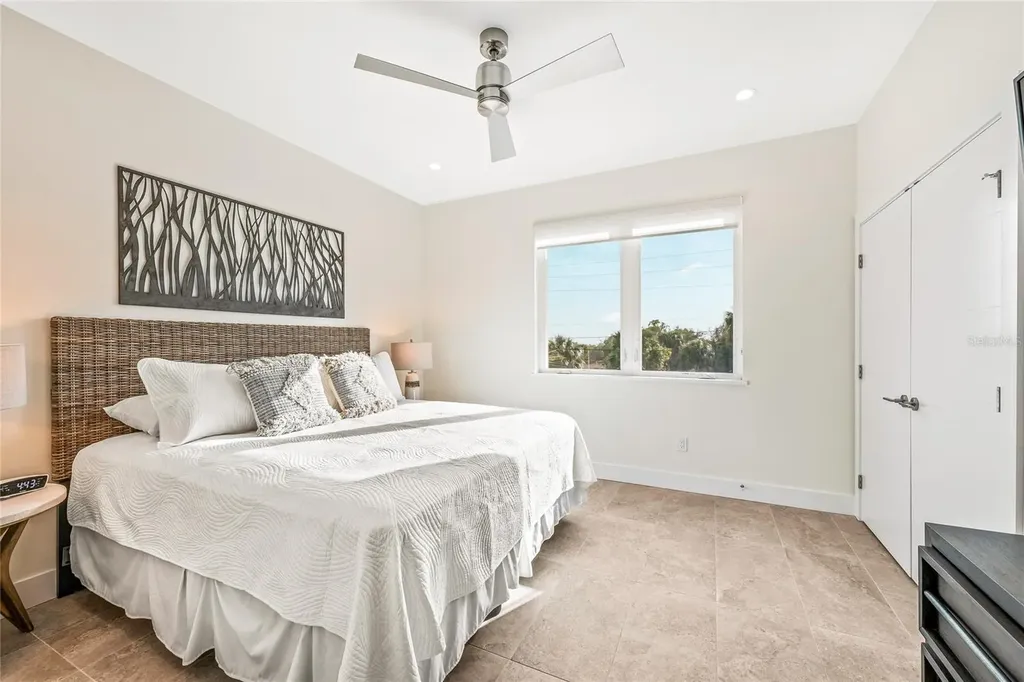 329 Beach Road Sarasota FL 34242