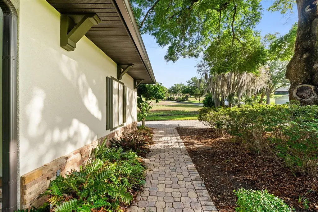 5204 Greens Drive Lady Lake FL 32159