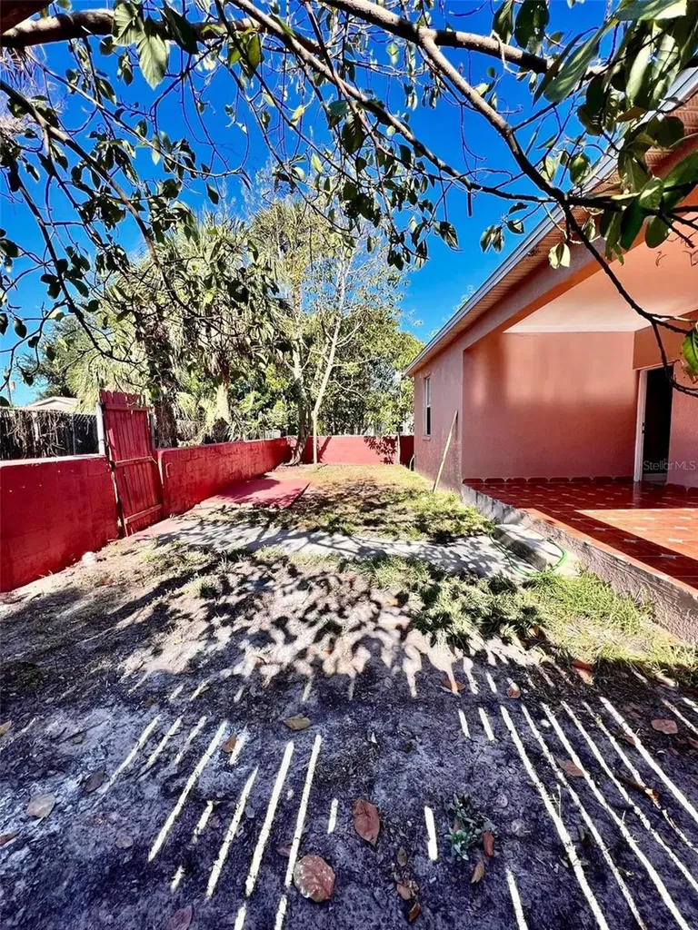 2324 W Palmetto Street Tampa FL 33607