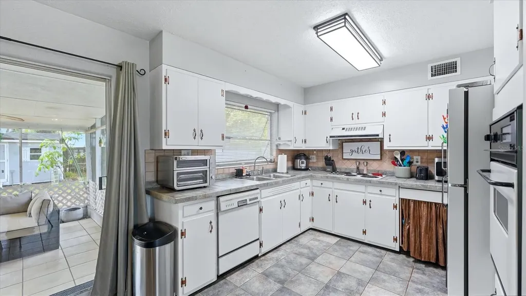 2704 52nd Avenue Terrace W Bradenton FL 34207