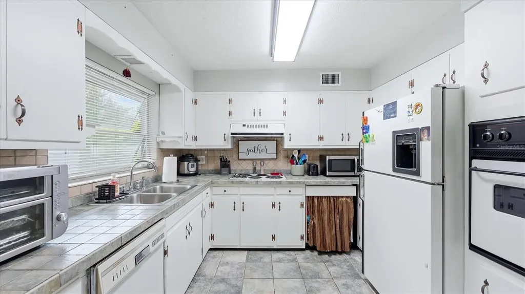 2704 52nd Avenue Terrace W Bradenton FL 34207