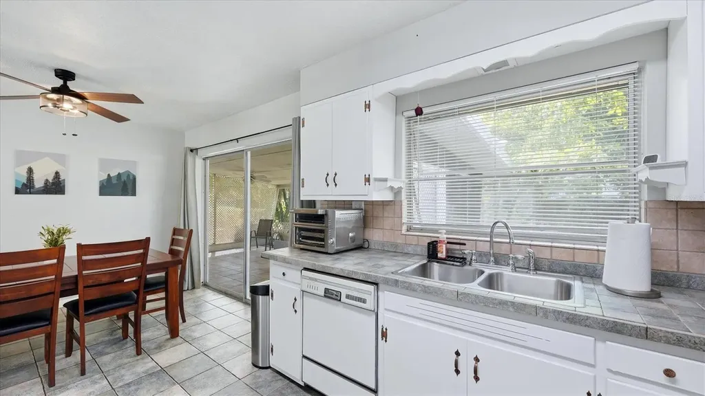 2704 52nd Avenue Terrace W Bradenton FL 34207